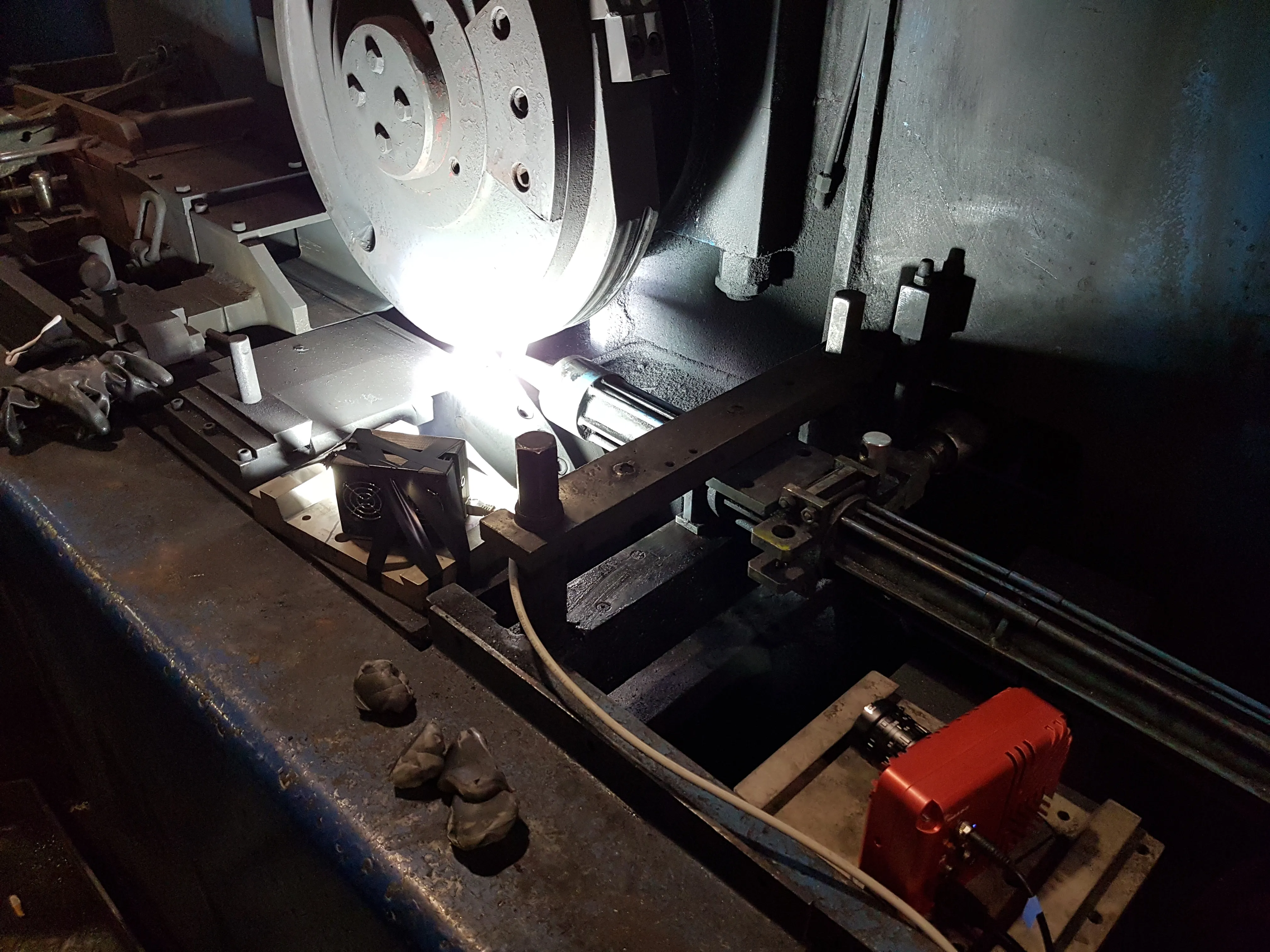 The cut point brightly lit, with the red camera visible in the lower right.